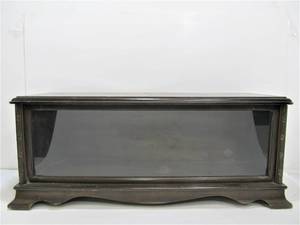 lot 201 image: Beautiful 1920s SILVERTONE Radio Display Case