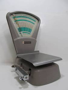 lot 208 image: Nice Vintage PITNEY BOWS Postal Scale