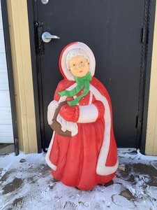 lot 321 image: Vintage Mrs. Claus Santas Best Christmas Blow Mold Lawn Decoration