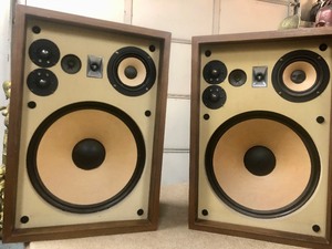 lot 2 image: Nice Working Vintage AKAI Model SW-175 Speakers