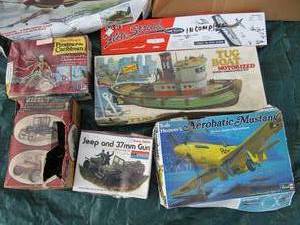 lot 133 image: Large Group of Partially Built or Incomplete Model Kits