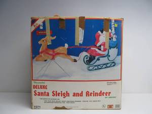 lot 313 image: Vintage Deluxe Illuminated Santa Sleigh & Reindeer Christmas Blow Mold Set