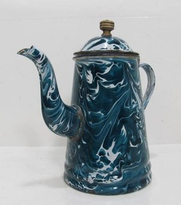 lot 289 image: Antique Swirled Blue Graniteware Tea Kettle