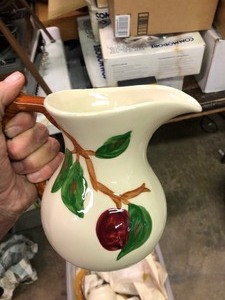 lot 198 image: Fantastic LARGE Lot of Vintage Franciscan Ware Apple Pattern
