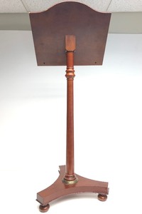 lot 219 image: Excellent Wooden Pedestal Music Stand from Bombay Company