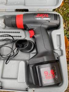 lot 114 image: Skil 9.6 Volt Rechargeable Drill Model 2380