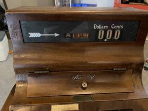 lot 117 image: Vintage National Cash Register Model 1064-c