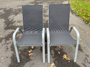 lot 130 image: 2 Metal  Mesh Patio Chairs