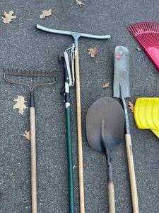 lot 135 image: Long Handled Tools