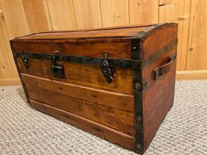 lot 137 image: Vintage Wooden Storage Chest with Metal Accents