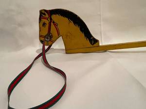 lot 142 image: Vintage Horse Rolling Toy