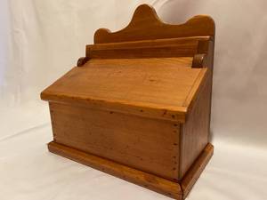 lot 161 image: Vintage Wooden Counter or Table Top Box