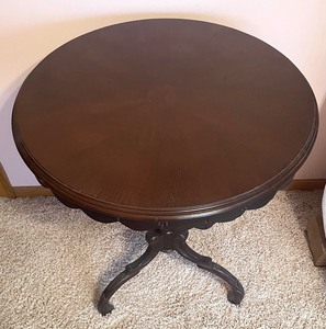 lot 32 image: Vintage Scalloped Edged Wooden Accent Table