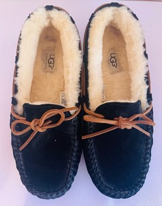 lot 38 image: Womens UGG and Cole Haan Slippers