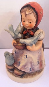 lot 48 image: Three Darling Hummel Figurines - Hummel Figurine Cinderella, Hummel Figurine Weary Wanderer & Hummel Figurine Mothers Darling