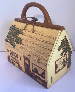 lot 47 image: Lovely Vintage Wooden Lunchbox Style Handbag