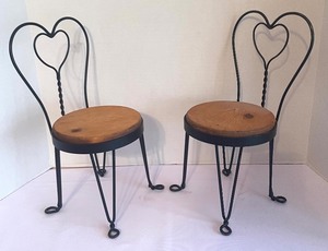 lot 50 image: Doll Ice Cream Table and Chairs Set