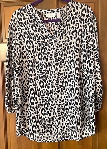 lot 59 image: 6 Charming Chicos Blouses