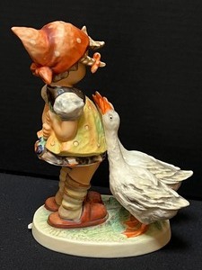 lot 204 image: Hummel Figurine Goose Girl