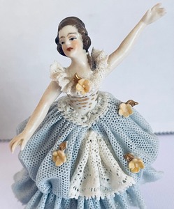 lot 199 image: Antique German Dresden Lace Figurines