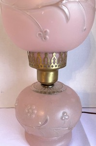lot 212 image: Pretty Pink Antique Lamp (no plug)