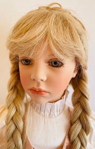 lot 214 image: Zawieruszynski Lila Limited Edition Doll