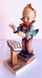 lot 225 image: Trio of Hummel Figurines