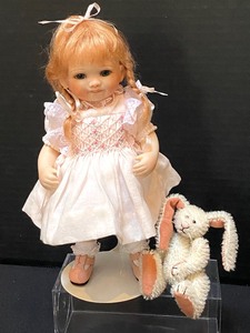 lot 27 image: Artisan Created Doll - Gail McCardle Doll