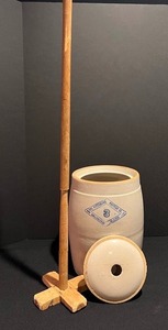lot 252 image: Vintage Diamond Brand Three Gallon Butter Churn