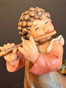 lot 245 image: Vintage Cruendet Swiss Movenemt Musical Figurine