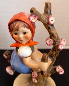 lot 360 image: Trio of Hummel Figurines including Feathered Friends, Apple Tree Girl, Apple Tree Boy