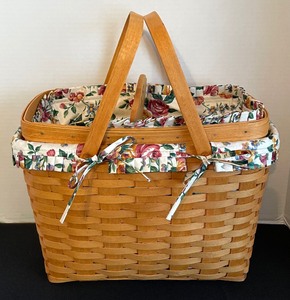 lot 361 image: Lovely Longaberger Baskets
