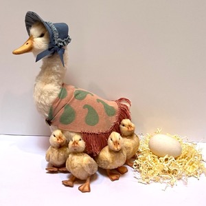 lot 14 image: R. John Wright Jemima Puddle Duck and Ducklings