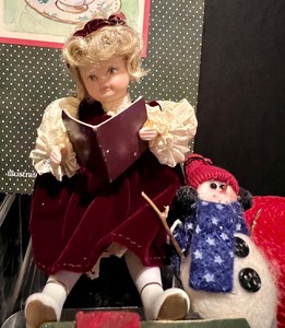 lot 299 image: Assortment of Adorable Holiday Finds