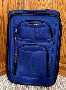 lot 370 image: 3 Piece Luggage Set by Delsey