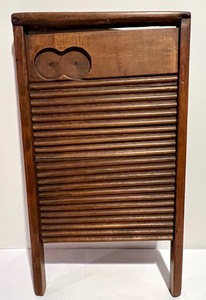 lot 284 image: Variety of Vintage Wares