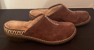 lot 396 image: Ugg Slip On Shoes