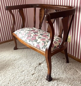 lot 13 image: Classy Wooden Upholstered Bench with 3 Accent Pillows
