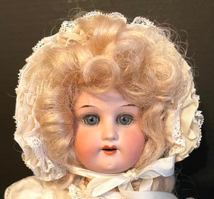 lot 410 image: Antique Heubach-Hoppelsdorf of Germany Doll
