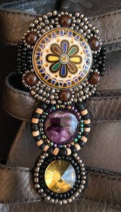 lot 415 image: 2 Pairs of Taos Sandals