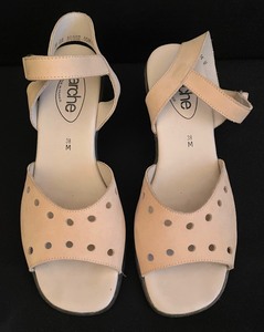 lot 419 image: Four Pairs of Womens Arche of France Shoes