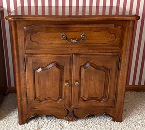 lot 6 image: Ethan Allen NightstandsSide Tables