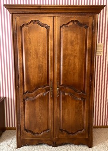 lot 7A image: Ethan Allen Armoire with 6 Drawers
