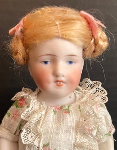 lot 430 image: Vintage Kestner Bisque Doll
