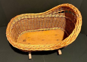 lot 341 image: Vintage Wicker Doll Cradle
