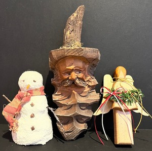 lot 311 image: Collection of Holiday Decorative Items