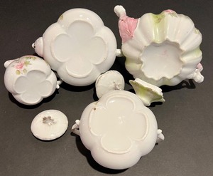 lot 314 image: Vintage Floral Lefton Teapot and More