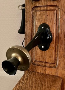 lot 322 image: Antique Kellogg Wall Crank Telephone