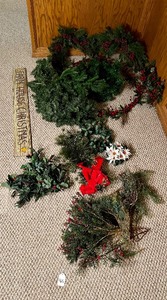 lot 465 image: Variety of Decorative Christmas Greenery