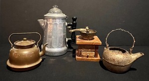 lot 486 image: Mix of Vintage and Primitive Kitchen items